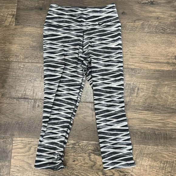 Nike Black White and Grey Criss Cross Stripe Capri Work out leggings - Picture 3 of 5